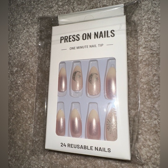 Almond Short Press-on Nails - Picture 2 of 3